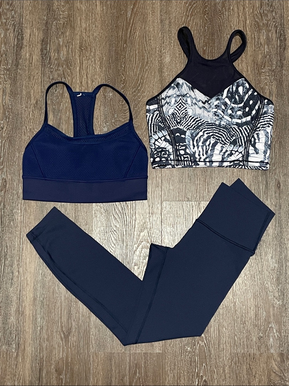 GUC Lululemon Matching “Shades of Blue”Set. Size Tops 6/Bottom 4